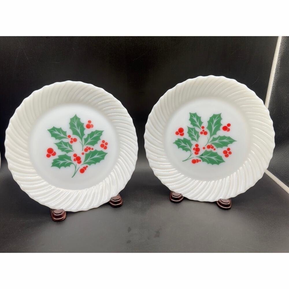 Vintage Termocrisa Holly Berry Milk Glass Dinner Plates 9” Set of 2 Christmas